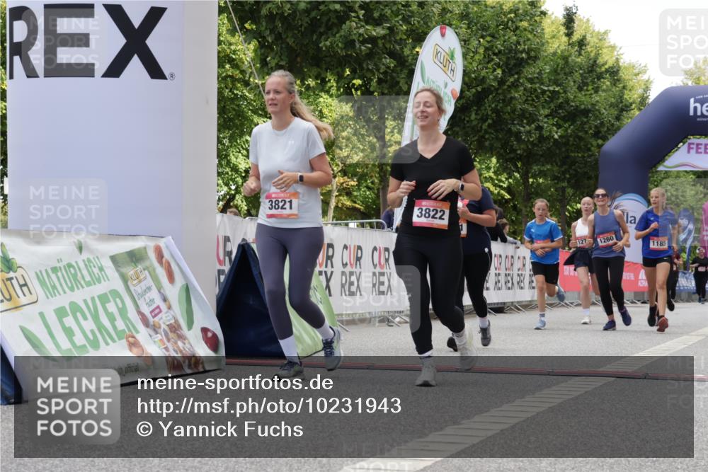 06.09.2026 - CURREX Alsterlauf Yannick Fuchs http://msf.ph/oto/10231943 06.09.2026 12:00:38 Ziel 1061, 1185, 1222, 1231, 1260, 1272, 3821, 3822, 8202 meine-sportfotos.de