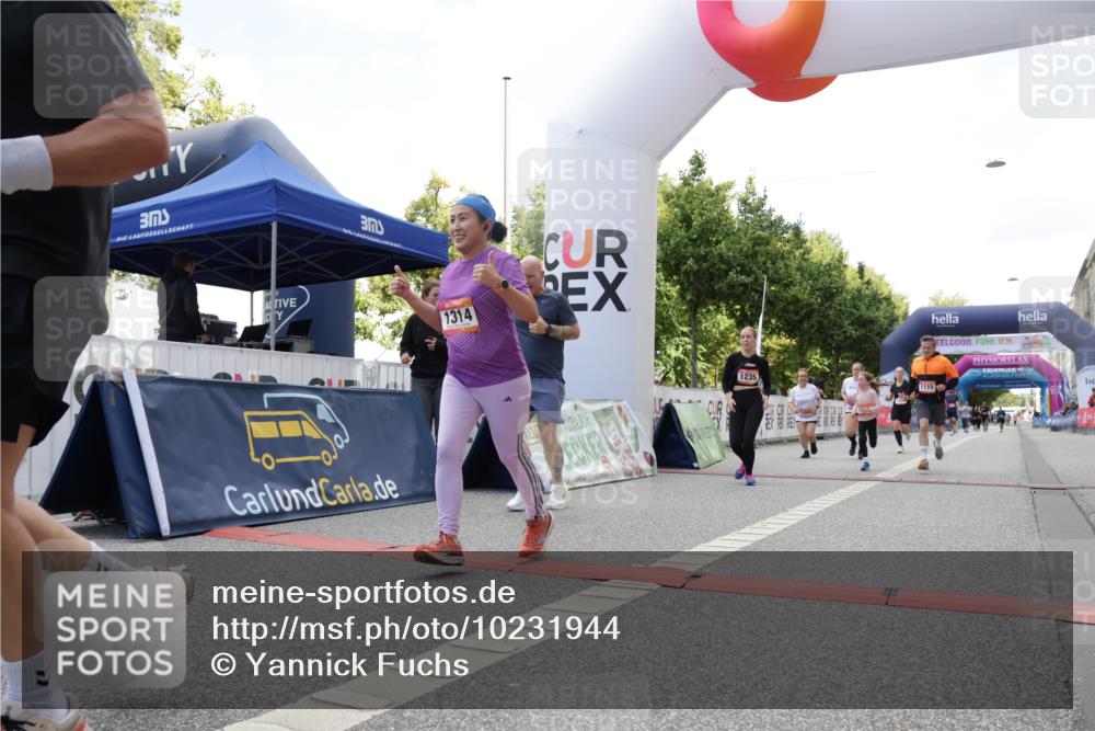 06.09.2026 - CURREX Alsterlauf Yannick Fuchs http://msf.ph/oto/10231944 06.09.2026 11:58:37 Ziel 1082, 1089, 1090, 1114, 1115, 1182, 1202, 1235, 1314, 1334, 8016 meine-sportfotos.de