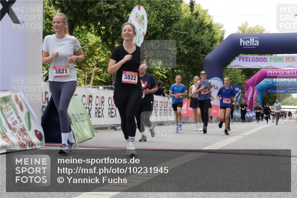 06.09.2026 - CURREX Alsterlauf Yannick Fuchs http://msf.ph/oto/10231945 06.09.2026 12:00:38 Ziel 1061, 1185, 1222, 1231, 1260, 1272, 3821, 3822, 8202 meine-sportfotos.de