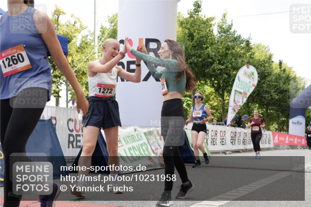 06.09.2026 - CURREX Alsterlauf Yannick Fuchs http://msf.ph/oto/10231958 06.09.2026 12:00:45 Ziel 1013, 1061, 1097, 1185, 1222, 1231, 1260, 1272, 1280, 3821, 3822 meine-sportfotos.de