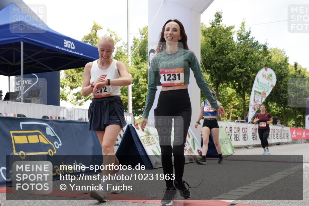 06.09.2026 - CURREX Alsterlauf Yannick Fuchs http://msf.ph/oto/10231963 06.09.2026 12:00:45 Ziel 1013, 1061, 1097, 1185, 1222, 1231, 1260, 1272, 1280, 3821, 3822 meine-sportfotos.de