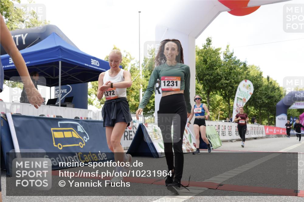 06.09.2026 - CURREX Alsterlauf Yannick Fuchs http://msf.ph/oto/10231964 06.09.2026 12:00:45 Ziel 1013, 1061, 1097, 1185, 1222, 1231, 1260, 1272, 1280, 3821, 3822 meine-sportfotos.de