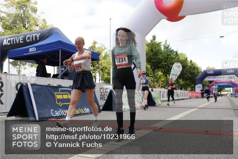 06.09.2026 - CURREX Alsterlauf Yannick Fuchs http://msf.ph/oto/10231966 06.09.2026 12:00:46 Ziel 1013, 1061, 1097, 1185, 1222, 1231, 1260, 1272, 1280 meine-sportfotos.de