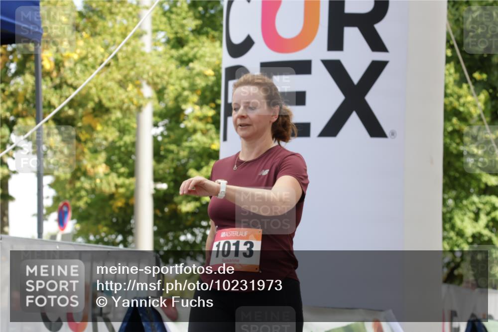 06.09.2026 - CURREX Alsterlauf Yannick Fuchs http://msf.ph/oto/10231973 06.09.2026 12:00:49 Ziel 1013, 1097, 1231, 1272, 1280 meine-sportfotos.de