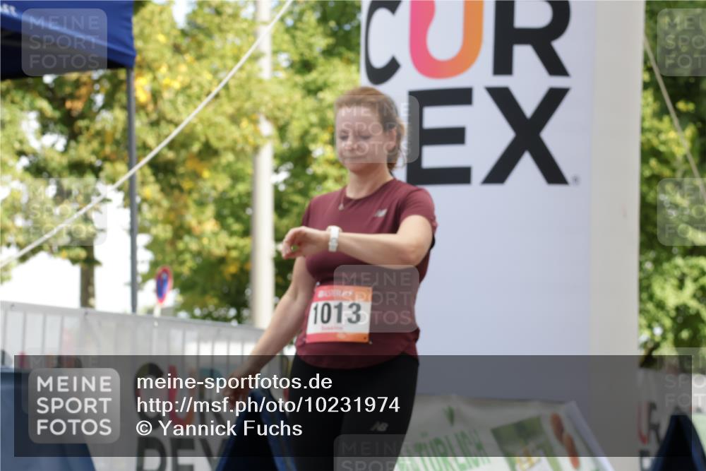 06.09.2026 - CURREX Alsterlauf Yannick Fuchs http://msf.ph/oto/10231974 06.09.2026 12:00:49 Ziel 1013, 1097, 1231, 1272, 1280 meine-sportfotos.de