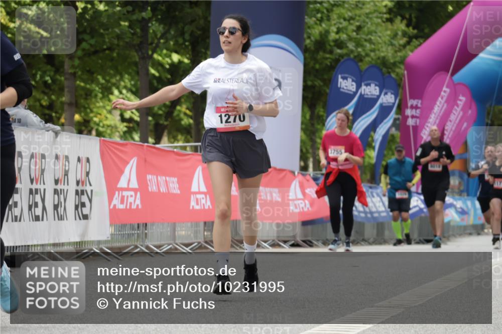 06.09.2026 - CURREX Alsterlauf Yannick Fuchs http://msf.ph/oto/10231995 06.09.2026 12:00:58 Ziel 1270, 1317, 4802 meine-sportfotos.de