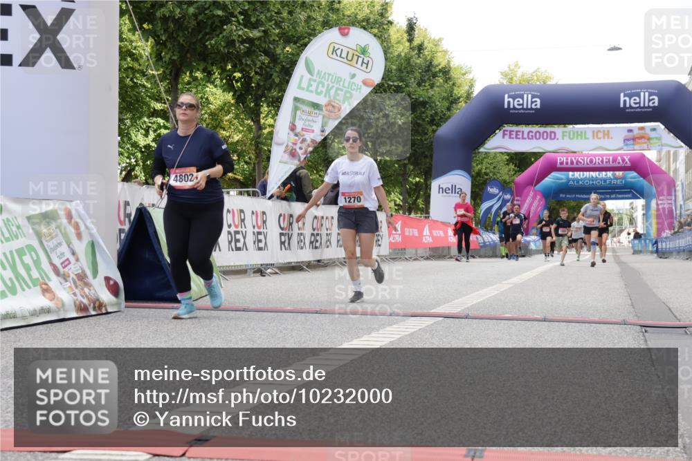 06.09.2026 - CURREX Alsterlauf Yannick Fuchs http://msf.ph/oto/10232000 06.09.2026 12:01:01 Ziel 1270, 1317, 1338, 4802 meine-sportfotos.de