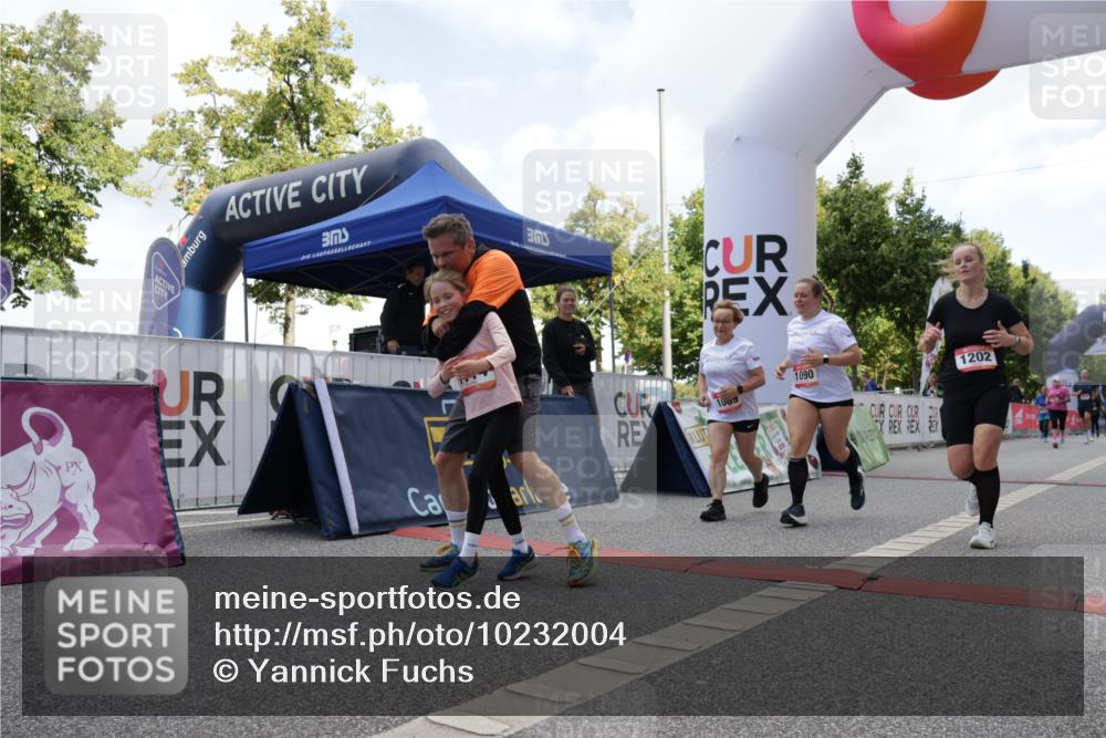 06.09.2026 - CURREX Alsterlauf Yannick Fuchs http://msf.ph/oto/10232004 06.09.2026 11:58:41 Ziel 1001, 1082, 1089, 1090, 1114, 1115, 1202, 1235, 1314, 1334, 8137 meine-sportfotos.de