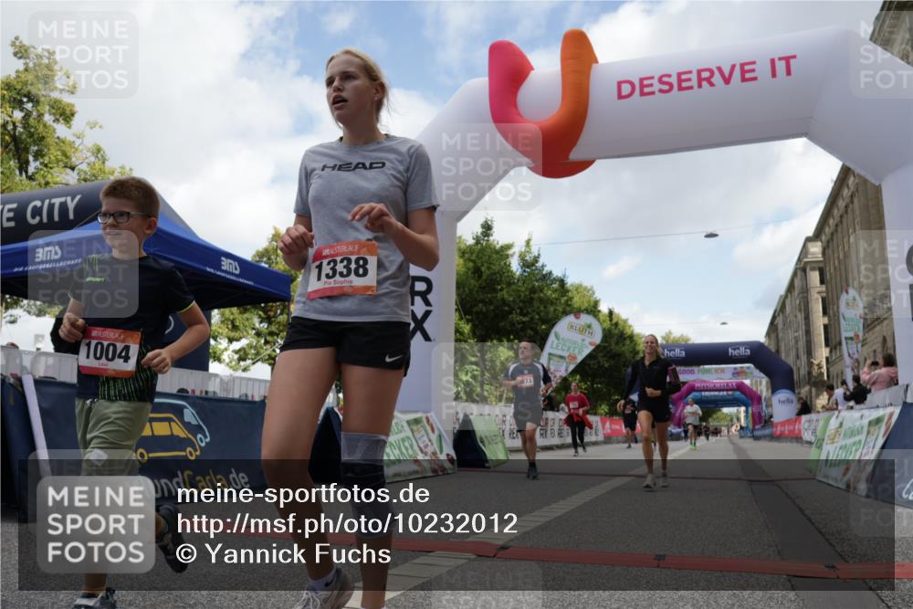 06.09.2026 - CURREX Alsterlauf Yannick Fuchs http://msf.ph/oto/10232012 06.09.2026 12:01:08 Ziel 1170, 1177, 1270, 1273, 1338, 3755, 4802, 8018 meine-sportfotos.de