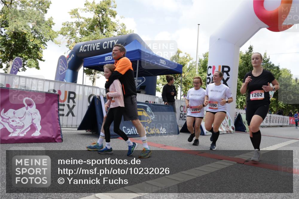 06.09.2026 - CURREX Alsterlauf Yannick Fuchs http://msf.ph/oto/10232026 06.09.2026 11:58:41 Ziel 1001, 1082, 1089, 1090, 1114, 1115, 1202, 1235, 1314, 1334, 8137 meine-sportfotos.de