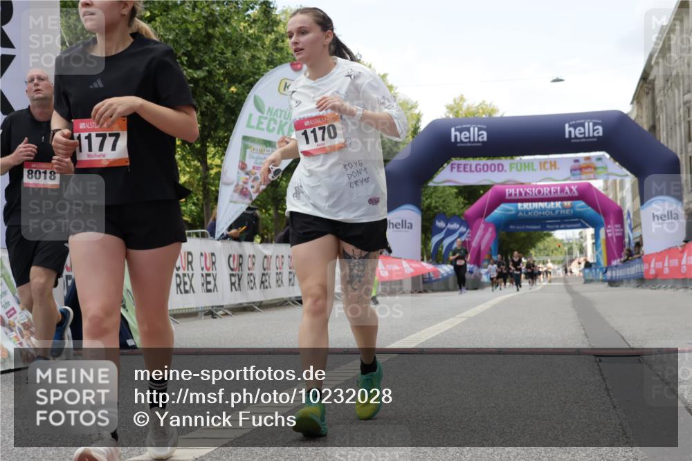 06.09.2026 - CURREX Alsterlauf Yannick Fuchs http://msf.ph/oto/10232028 06.09.2026 12:01:14 Ziel 1170, 1177, 1273, 3755, 8018 meine-sportfotos.de