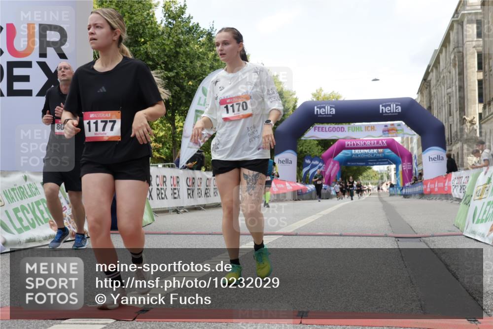 06.09.2026 - CURREX Alsterlauf Yannick Fuchs http://msf.ph/oto/10232029 06.09.2026 12:01:14 Ziel 1170, 1177, 1273, 3755, 8018 meine-sportfotos.de