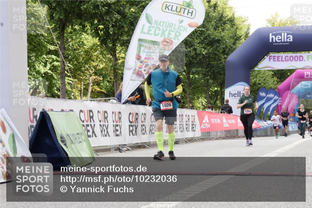 06.09.2026 - CURREX Alsterlauf Yannick Fuchs http://msf.ph/oto/10232036 06.09.2026 12:01:19 Ziel 1026, 1170, 1243, 8018 meine-sportfotos.de