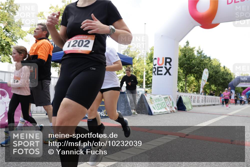 06.09.2026 - CURREX Alsterlauf Yannick Fuchs http://msf.ph/oto/10232039 06.09.2026 11:58:42 Ziel 1001, 1089, 1090, 1114, 1115, 1202, 1235, 1334, 8137 meine-sportfotos.de