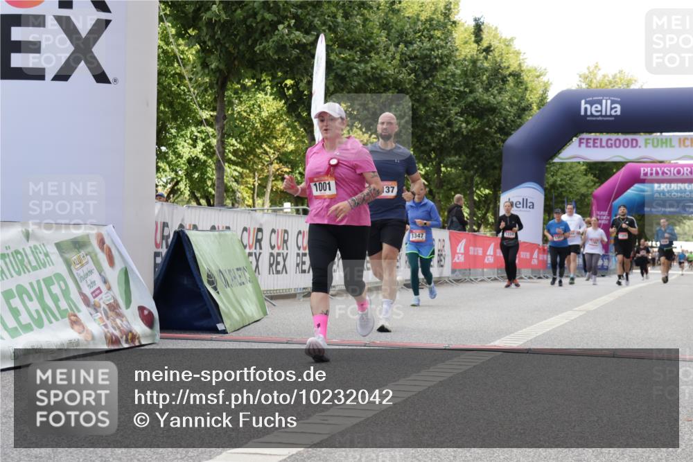 06.09.2026 - CURREX Alsterlauf Yannick Fuchs http://msf.ph/oto/10232042 06.09.2026 11:58:45 Ziel 1001, 1089, 1090, 1114, 1115, 1202, 1347, 8137 meine-sportfotos.de