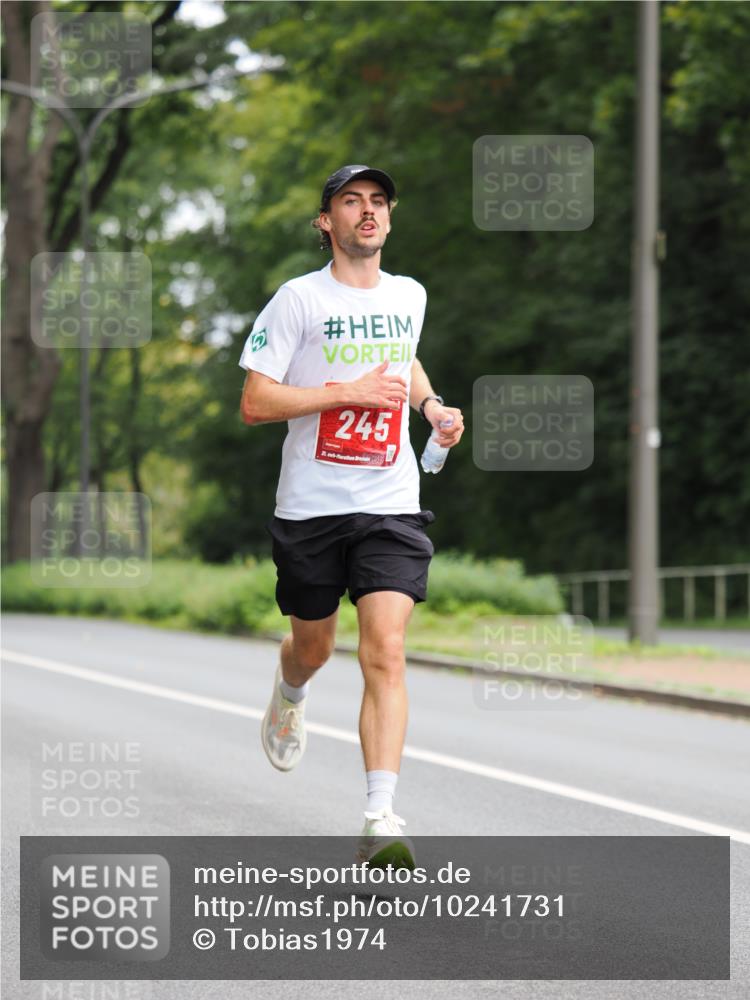 13.09.2026 - 21. swb-Marathon Bremen TobiasT http://msf.ph/oto/10241731 13.09.2026 11:12:37 Laufen 245, 21, 245 meine-sportfotos.de