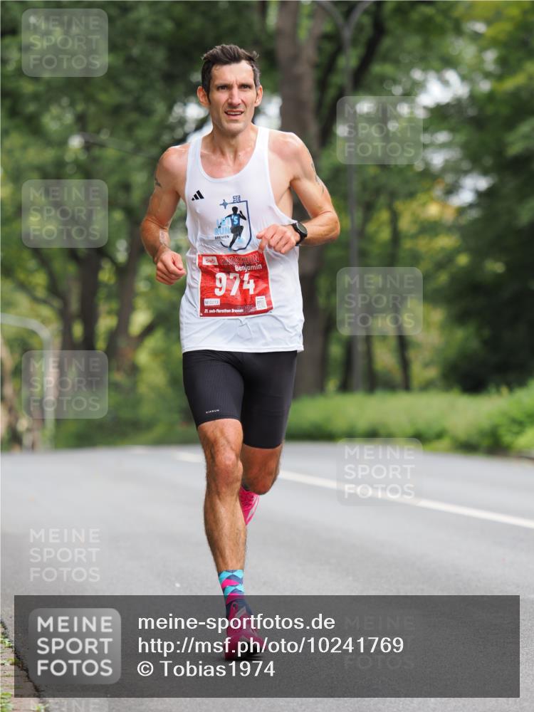 13.09.2026 - 21. swb-Marathon Bremen TobiasT http://msf.ph/oto/10241769 13.09.2026 11:13:19 Laufen 0213, 974, 21, 26 meine-sportfotos.de