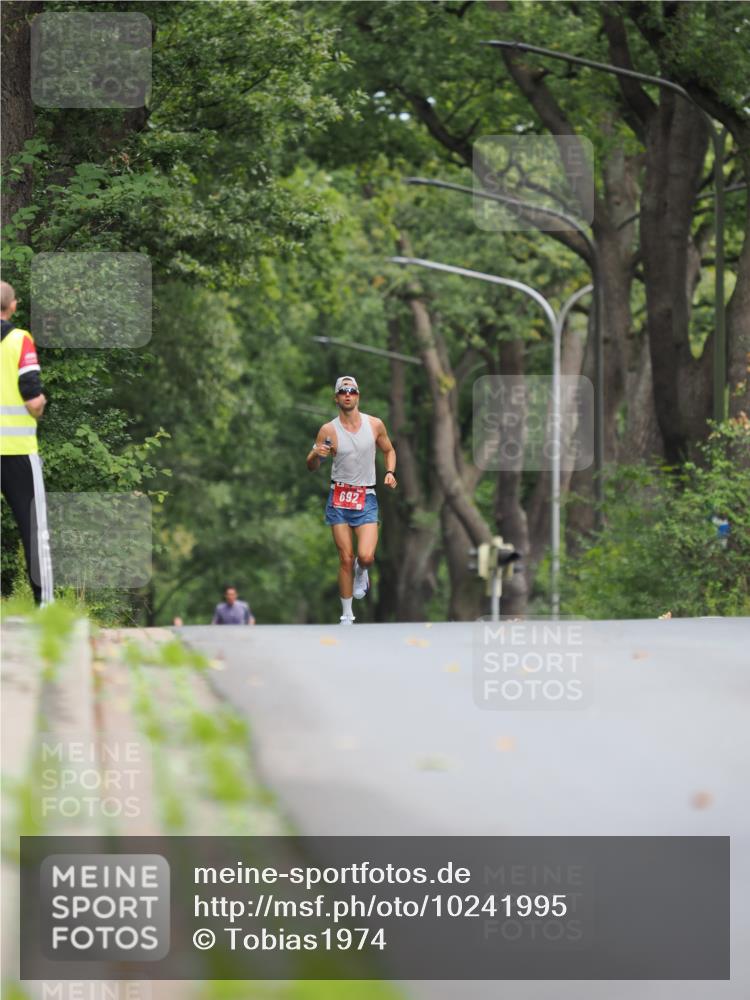 13.09.2026 - 21. swb-Marathon Bremen TobiasT http://msf.ph/oto/10241995 13.09.2026 11:20:06 Laufen 692 meine-sportfotos.de