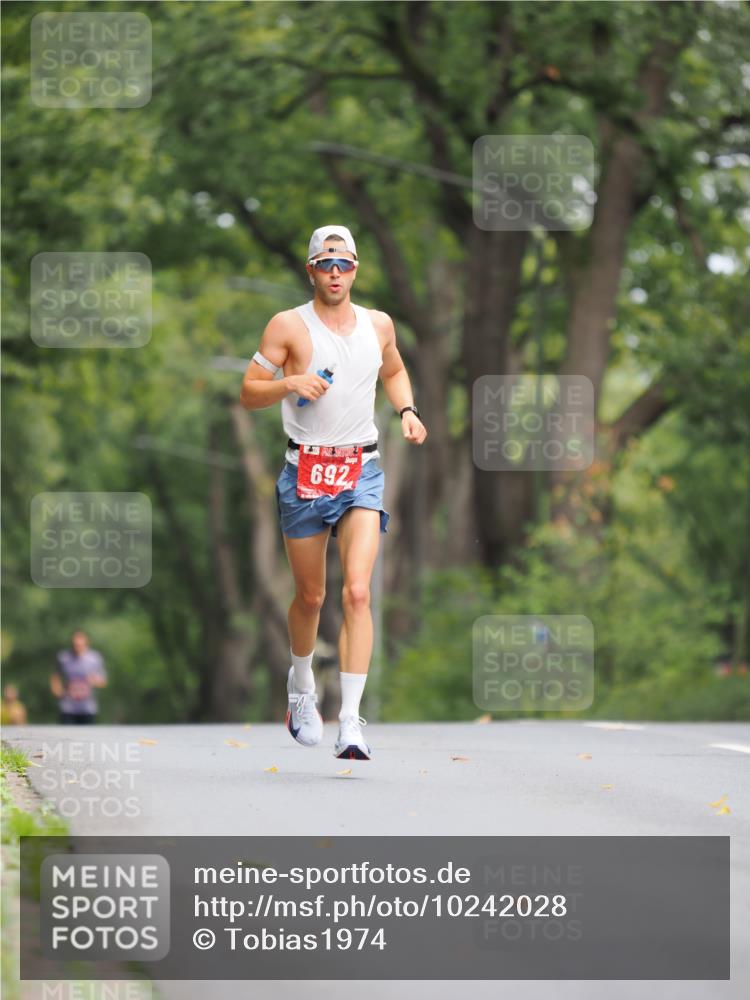 13.09.2026 - 21. swb-Marathon Bremen TobiasT http://msf.ph/oto/10242028 13.09.2026 11:20:16 Laufen 692 meine-sportfotos.de