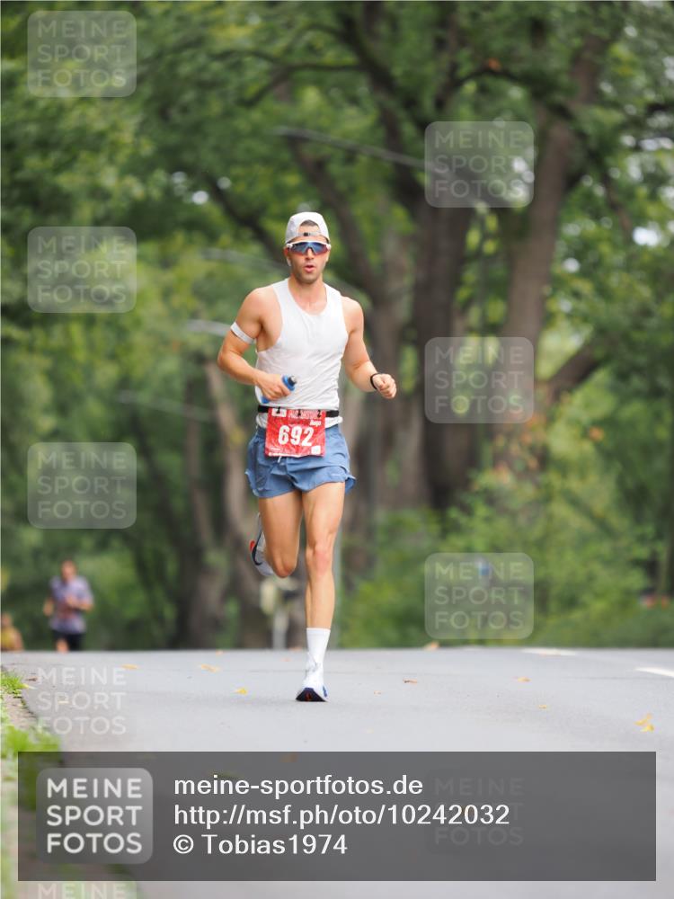 13.09.2026 - 21. swb-Marathon Bremen TobiasT http://msf.ph/oto/10242032 13.09.2026 11:20:16 Laufen 692 meine-sportfotos.de