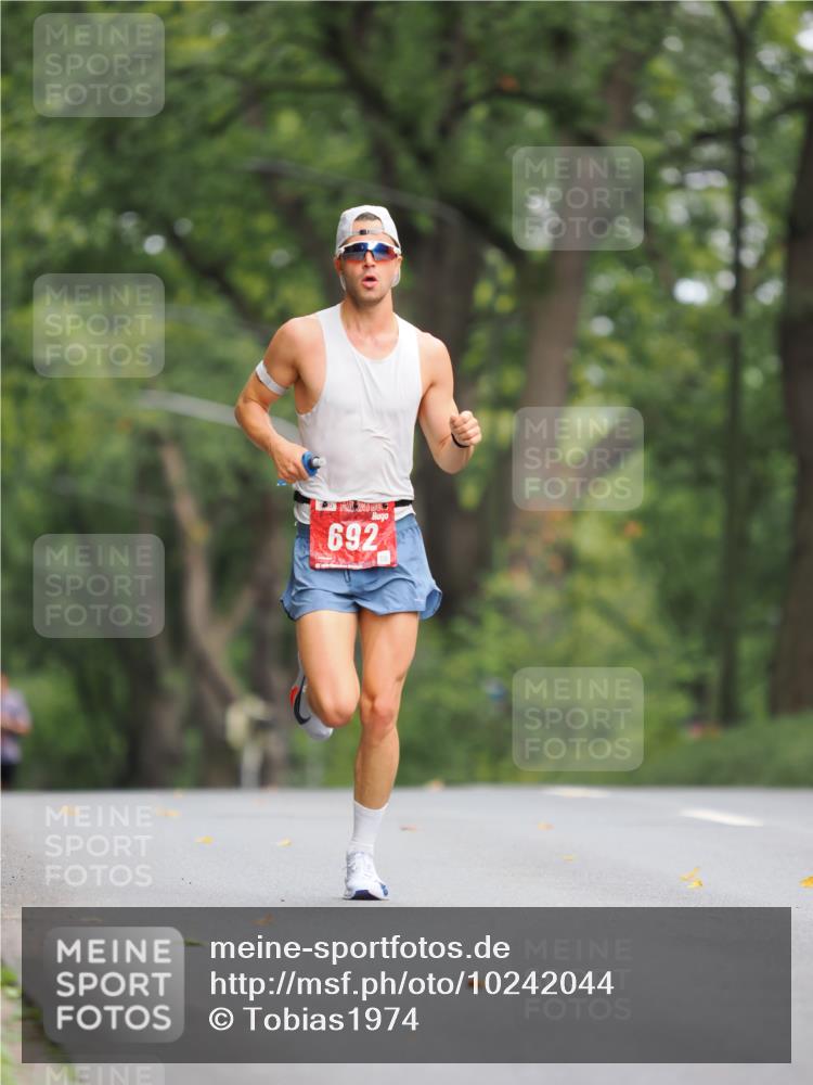 13.09.2026 - 21. swb-Marathon Bremen TobiasT http://msf.ph/oto/10242044 13.09.2026 11:20:17 Laufen 692 meine-sportfotos.de
