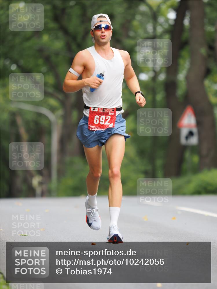 13.09.2026 - 21. swb-Marathon Bremen TobiasT http://msf.ph/oto/10242056 13.09.2026 11:20:19 Laufen 692 meine-sportfotos.de