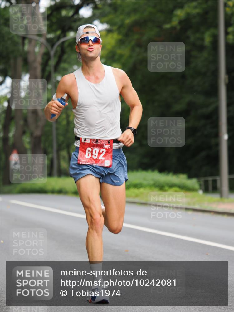 13.09.2026 - 21. swb-Marathon Bremen TobiasT http://msf.ph/oto/10242081 13.09.2026 11:20:22 Laufen 692 meine-sportfotos.de