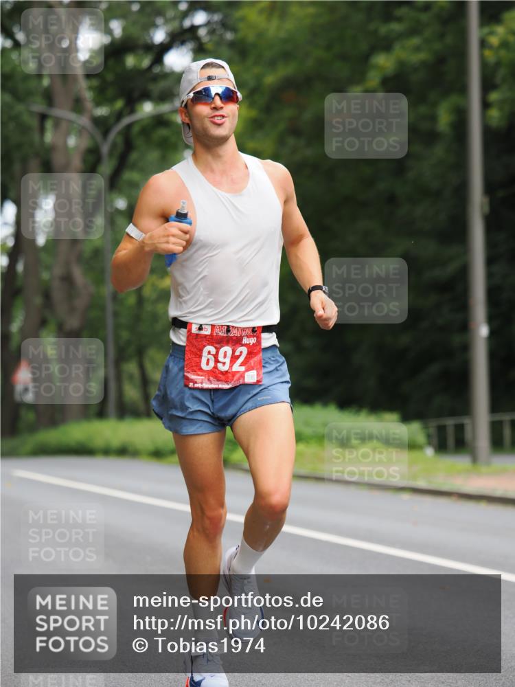 13.09.2026 - 21. swb-Marathon Bremen TobiasT http://msf.ph/oto/10242086 13.09.2026 11:20:22 Laufen 21, 692 meine-sportfotos.de