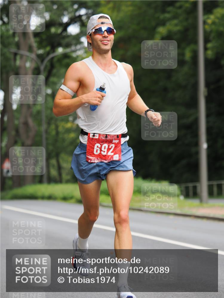 13.09.2026 - 21. swb-Marathon Bremen TobiasT http://msf.ph/oto/10242089 13.09.2026 11:20:23 Laufen 692, 21 meine-sportfotos.de