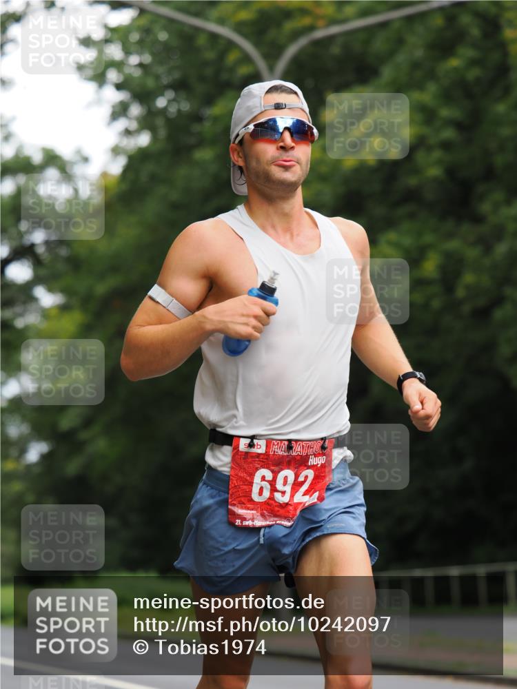 13.09.2026 - 21. swb-Marathon Bremen TobiasT http://msf.ph/oto/10242097 13.09.2026 11:20:23 Laufen 692, 21 meine-sportfotos.de