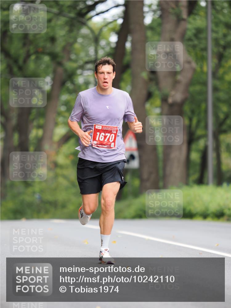 13.09.2026 - 21. swb-Marathon Bremen TobiasT http://msf.ph/oto/10242110 13.09.2026 11:20:43 Laufen 1670, 2, 126 meine-sportfotos.de