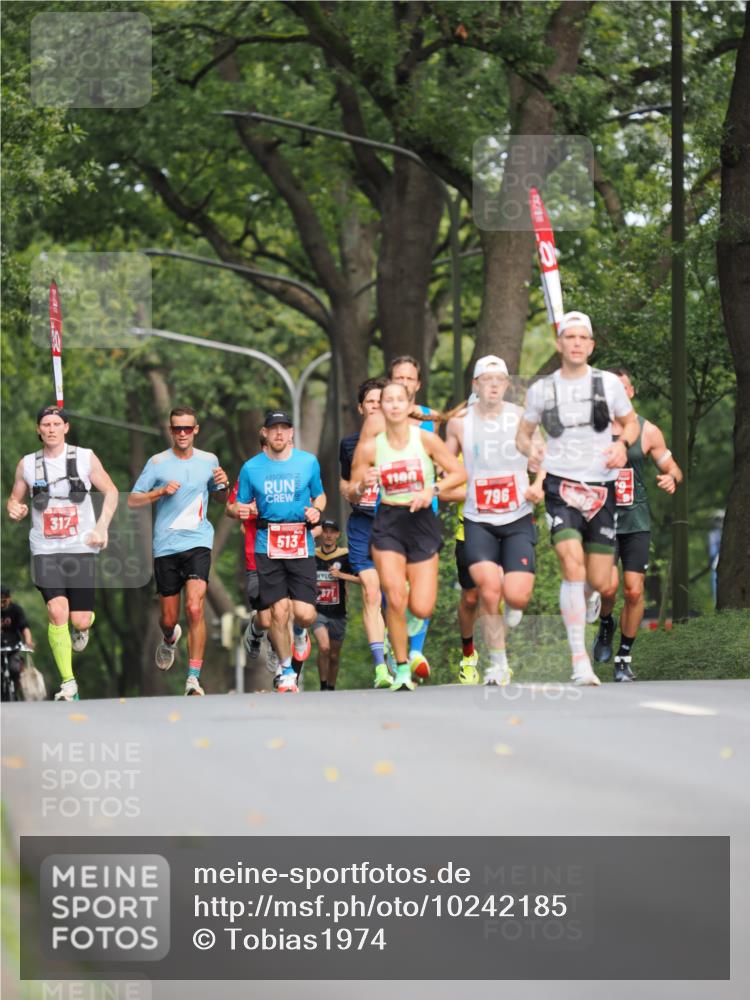 13.09.2026 - 21. swb-Marathon Bremen TobiasT http://msf.ph/oto/10242185 13.09.2026 11:21:37 Laufen 317, 1100, 513, 371, 796 meine-sportfotos.de