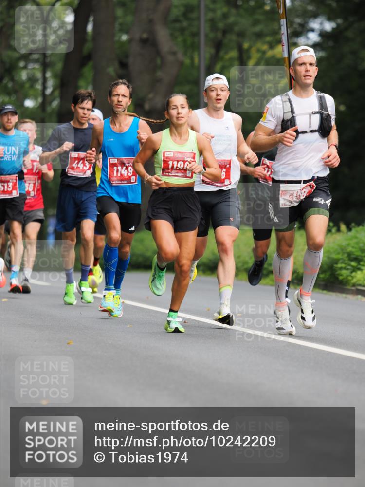 13.09.2026 - 21. swb-Marathon Bremen TobiasT http://msf.ph/oto/10242209 13.09.2026 11:21:44 Laufen 443, 513, 56, 1149, 119 meine-sportfotos.de