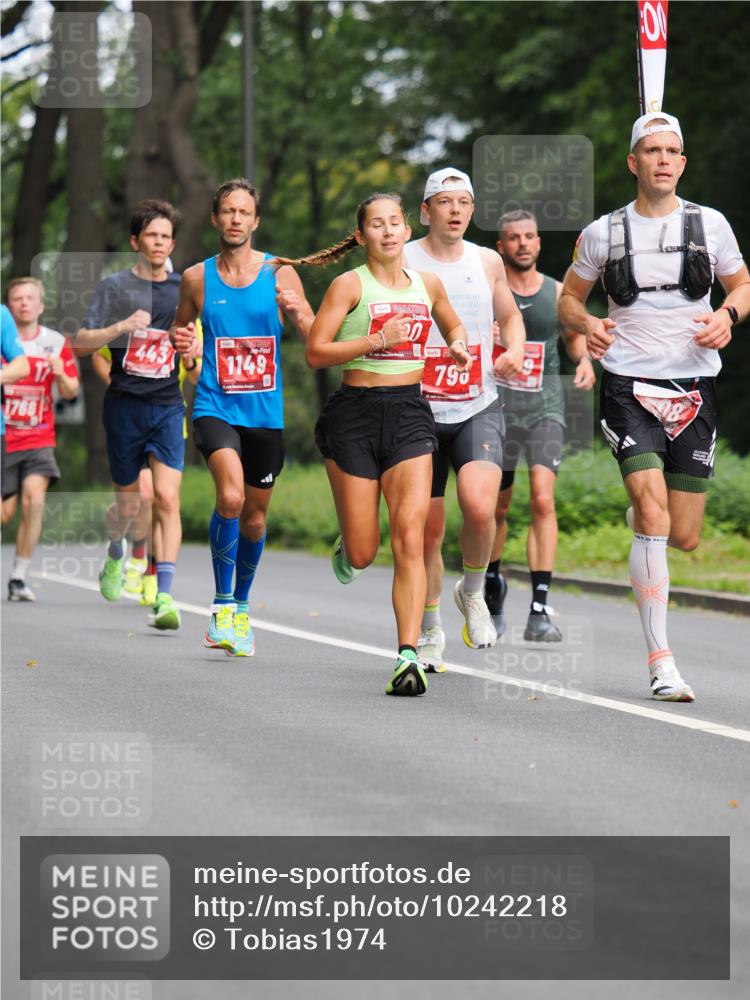 13.09.2026 - 21. swb-Marathon Bremen TobiasT http://msf.ph/oto/10242218 13.09.2026 11:21:46 Laufen 1765, 443, 1149, 790, 00 meine-sportfotos.de
