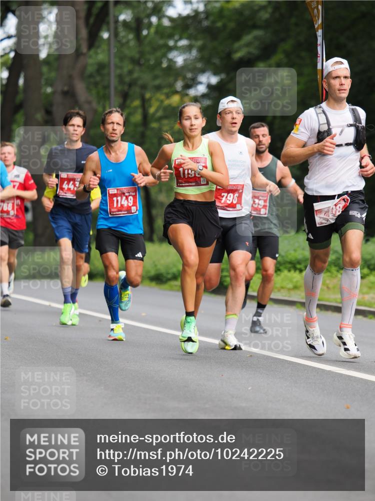 13.09.2026 - 21. swb-Marathon Bremen TobiasT http://msf.ph/oto/10242225 13.09.2026 11:21:46 Laufen 766, 443, 1149, 1198, 21, 796 meine-sportfotos.de