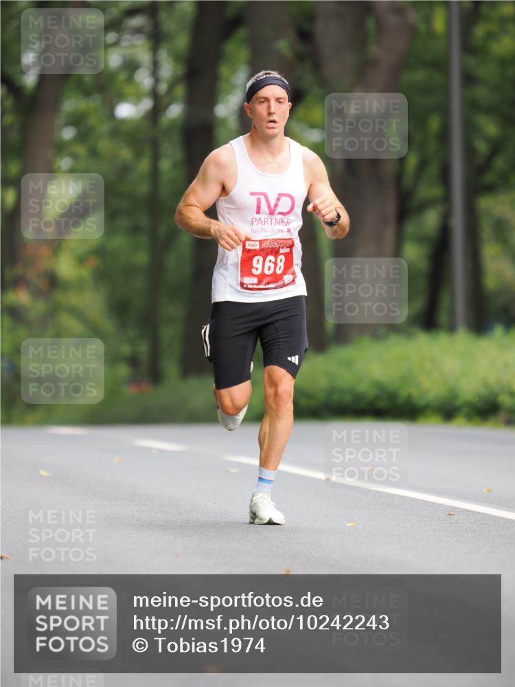 13.09.2026 - 21. swb-Marathon Bremen TobiasT http://msf.ph/oto/10242243 13.09.2026 11:22:13 Laufen 968 meine-sportfotos.de