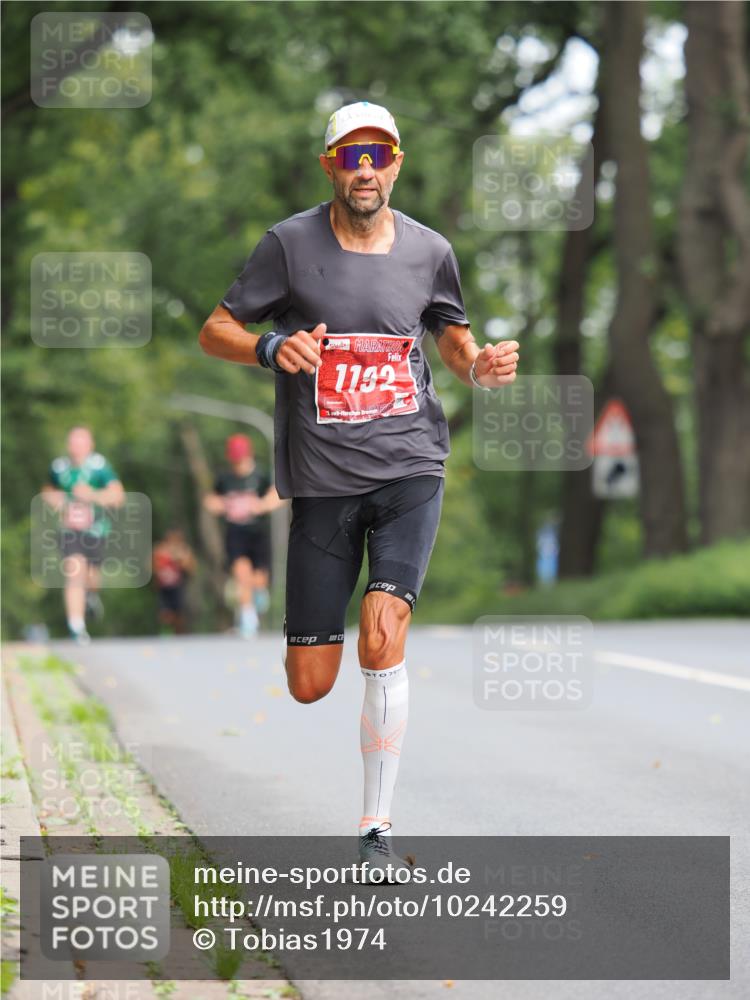 13.09.2026 - 21. swb-Marathon Bremen TobiasT http://msf.ph/oto/10242259 13.09.2026 11:22:16 Laufen 1142 meine-sportfotos.de