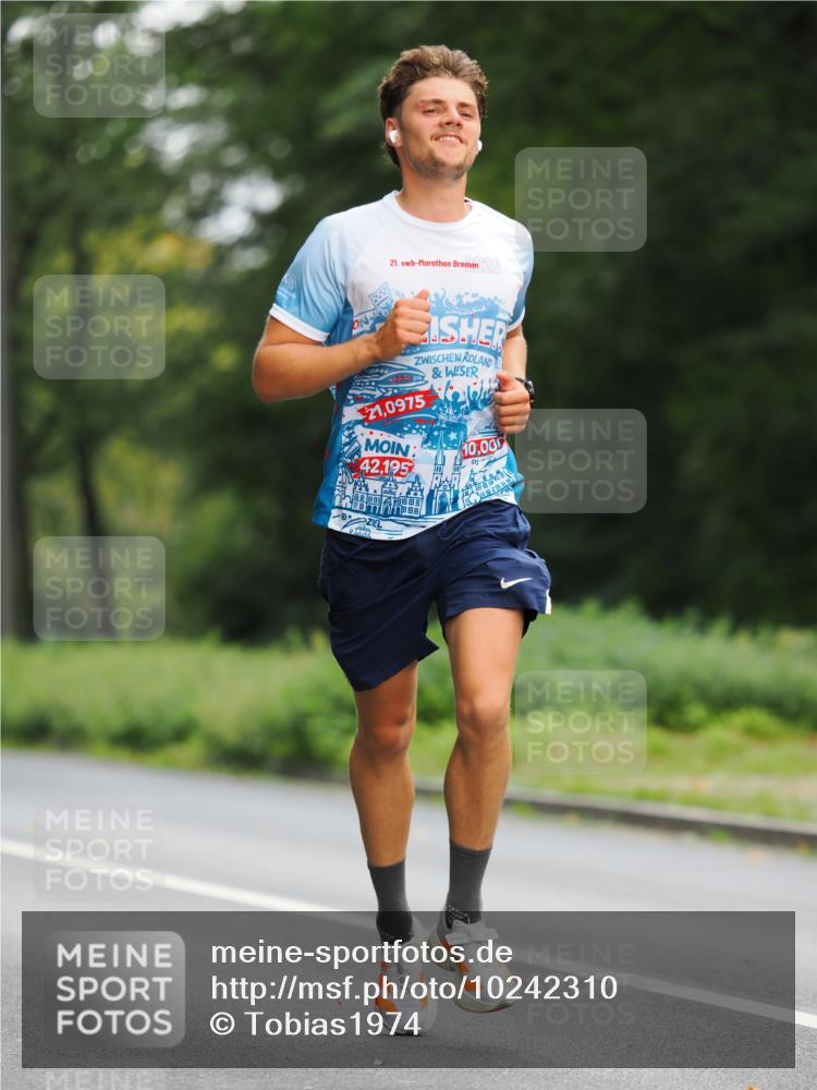 13.09.2026 - 21. swb-Marathon Bremen TobiasT http://msf.ph/oto/10242310 13.09.2026 11:23:45 Laufen 21, 26, 21, 0975, 42, 195, 10, 000 meine-sportfotos.de