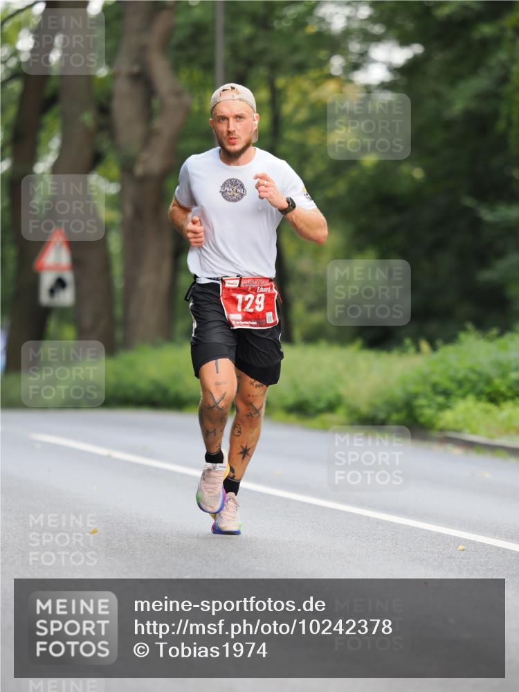 13.09.2026 - 21. swb-Marathon Bremen TobiasT http://msf.ph/oto/10242378 13.09.2026 11:26:08 Laufen 129, 21 meine-sportfotos.de