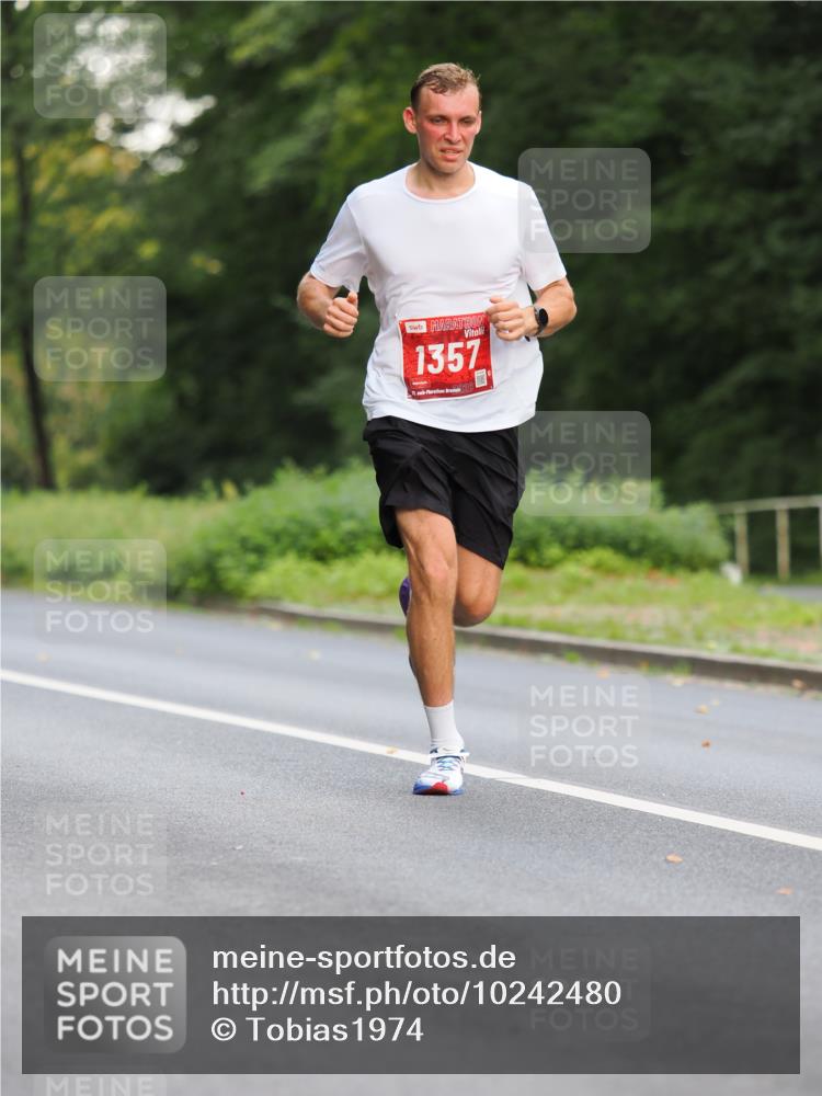 13.09.2026 - 21. swb-Marathon Bremen TobiasT http://msf.ph/oto/10242480 13.09.2026 11:28:55 Laufen 1357 meine-sportfotos.de