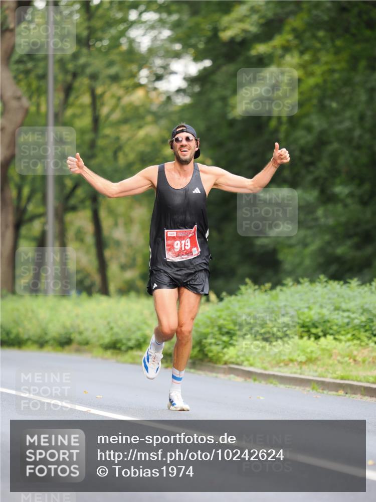 13.09.2026 - 21. swb-Marathon Bremen TobiasT http://msf.ph/oto/10242624 13.09.2026 11:30:09 Laufen 919 meine-sportfotos.de
