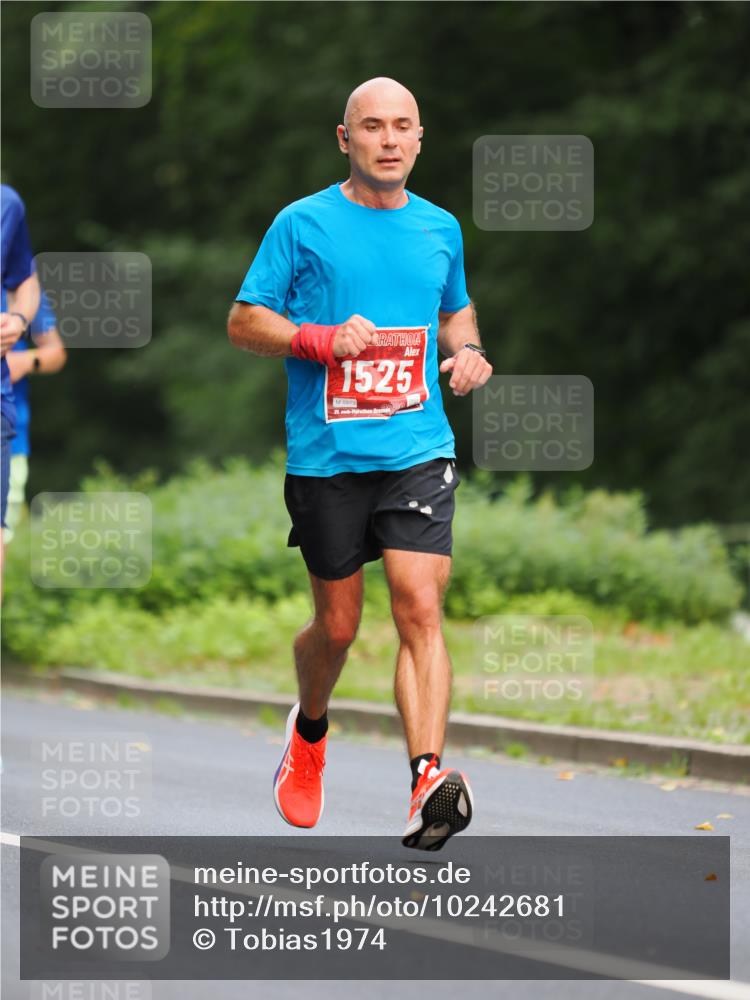 13.09.2026 - 21. swb-Marathon Bremen TobiasT http://msf.ph/oto/10242681 13.09.2026 11:30:42 Laufen 1525, 0973, 21 meine-sportfotos.de