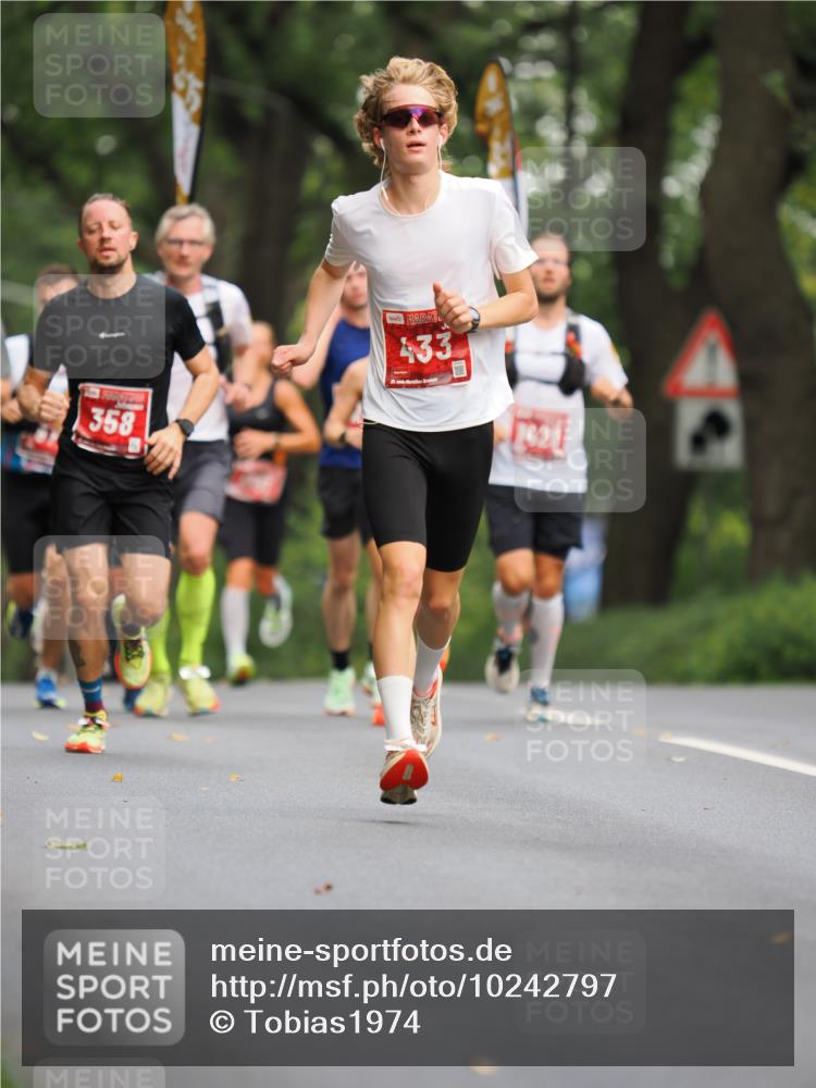 13.09.2026 - 21. swb-Marathon Bremen TobiasT http://msf.ph/oto/10242797 13.09.2026 11:31:44 Laufen 358, 433, 1421 meine-sportfotos.de