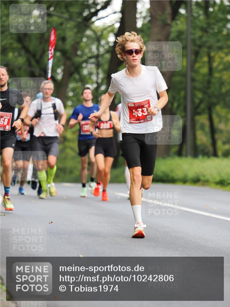 13.09.2026 - 21. swb-Marathon Bremen TobiasT http://msf.ph/oto/10242806 13.09.2026 11:31:46 Laufen 58, 2061, 433 meine-sportfotos.de