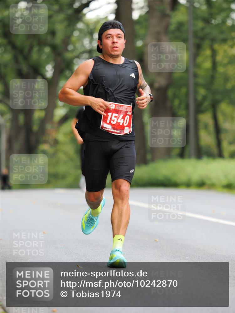 13.09.2026 - 21. swb-Marathon Bremen TobiasT http://msf.ph/oto/10242870 13.09.2026 11:32:24 Laufen 1540, 21, 401 meine-sportfotos.de