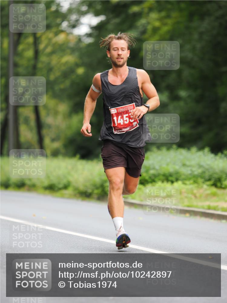 13.09.2026 - 21. swb-Marathon Bremen TobiasT http://msf.ph/oto/10242897 13.09.2026 11:32:49 Laufen 1453 meine-sportfotos.de