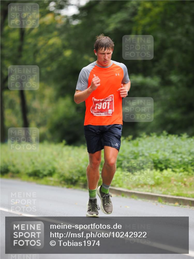 13.09.2026 - 21. swb-Marathon Bremen TobiasT http://msf.ph/oto/10242922 13.09.2026 11:33:00 Laufen 1901 meine-sportfotos.de