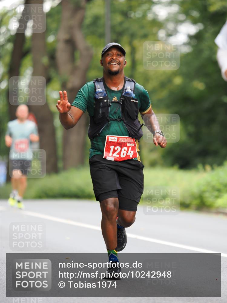 13.09.2026 - 21. swb-Marathon Bremen TobiasT http://msf.ph/oto/10242948 13.09.2026 11:33:21 Laufen 1264 meine-sportfotos.de