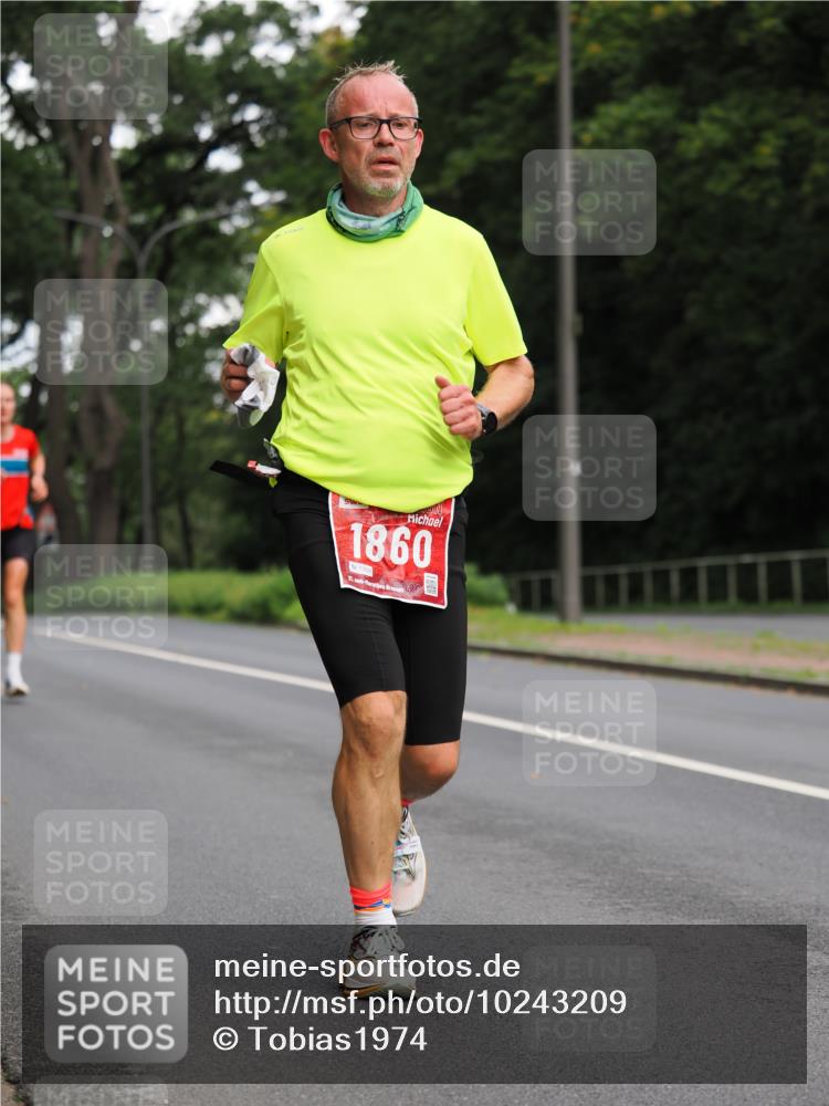 13.09.2026 - 21. swb-Marathon Bremen TobiasT http://msf.ph/oto/10243209 13.09.2026 11:36:06 Laufen 1860, 1769, 21, 26 meine-sportfotos.de