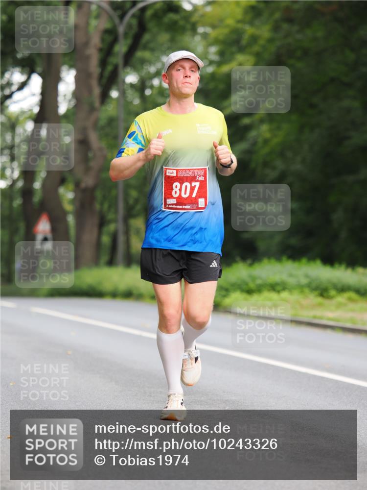 13.09.2026 - 21. swb-Marathon Bremen TobiasT http://msf.ph/oto/10243326 13.09.2026 11:37:27 Laufen 807, 0292, 21, 26 meine-sportfotos.de